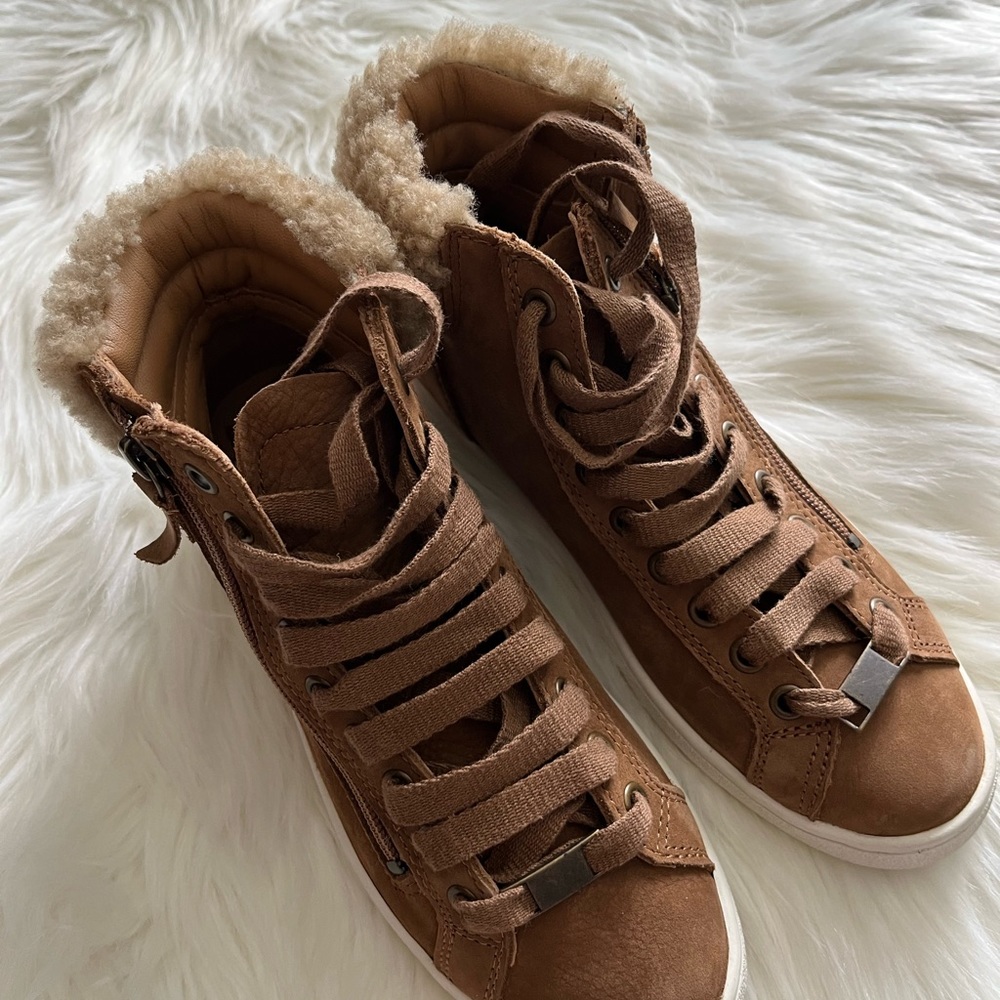 UGG Genuine Shearing Cuff Sneaker